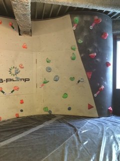 B-pump_Akihabara_2016_04_09_3Fwave3.jpg