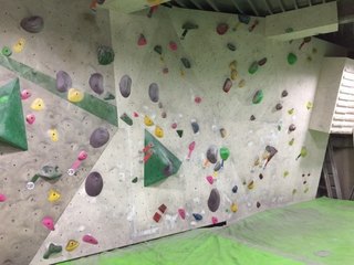 B-pump_Akihabara_2016_04_09_slab1.jpg