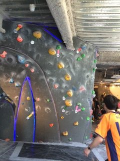 B-pump_Akihabara_2016_04_09_ura1.jpg
